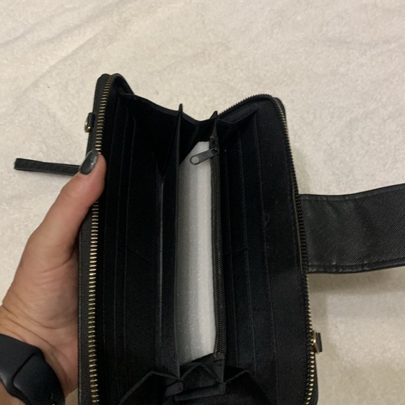 Cell phone wristlet - Picture 3 of 6